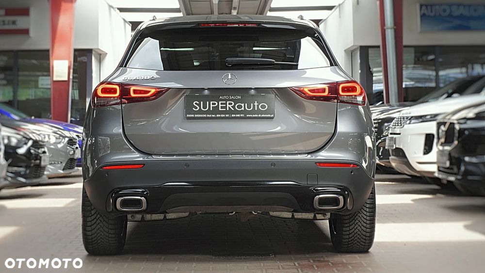 Mercedes-Benz GLA 180 - 11