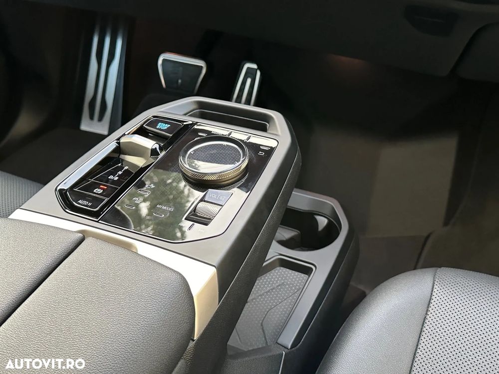 BMW iX - 6