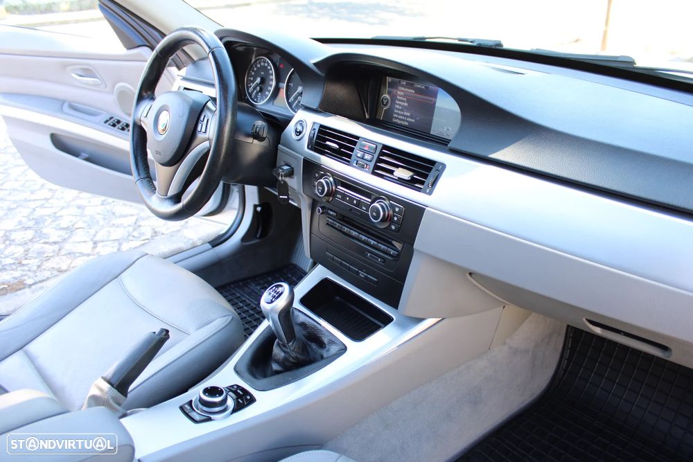 BMW 320 d EfficientDynamics Navigation - 11