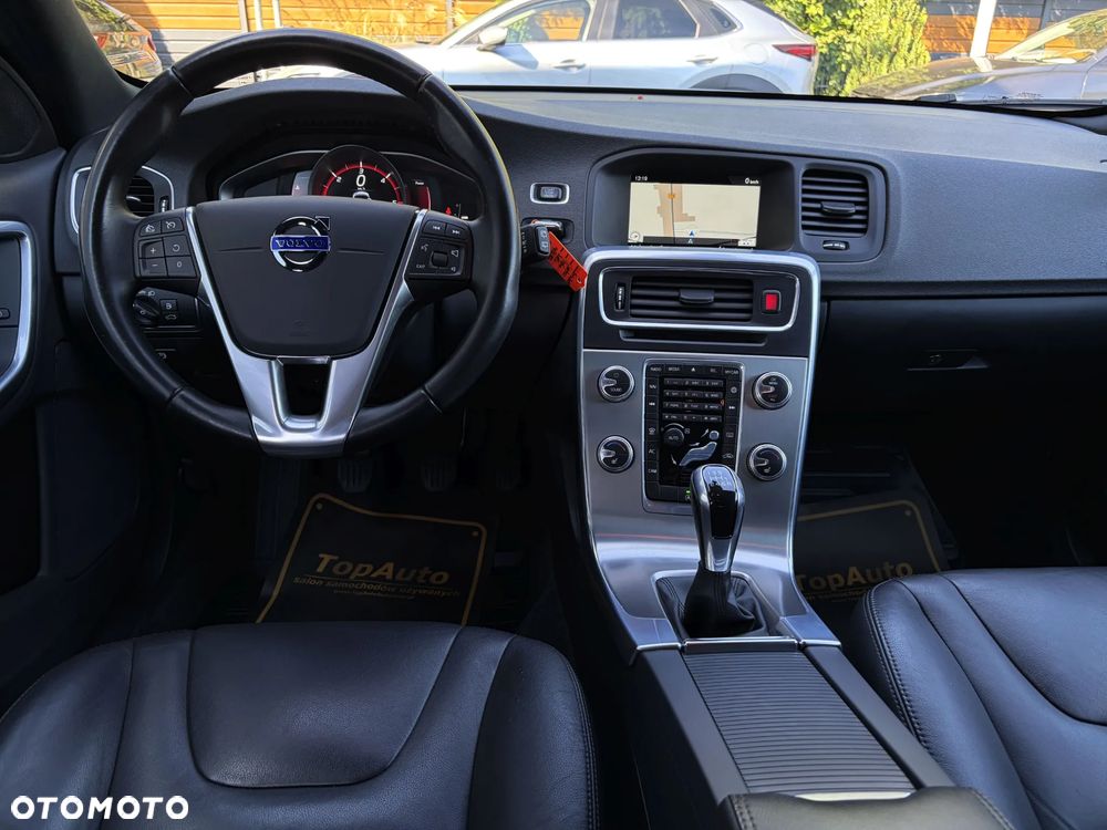 Volvo V60 Cross Country - 32