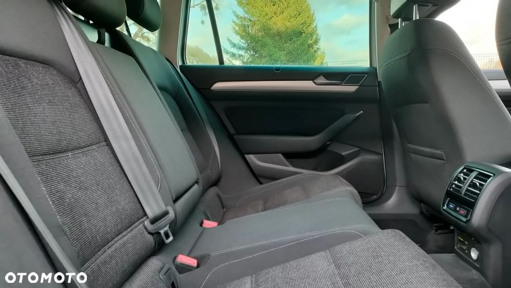 Volkswagen Passat 2.0 TDI SCR DSG Comfortline - 7