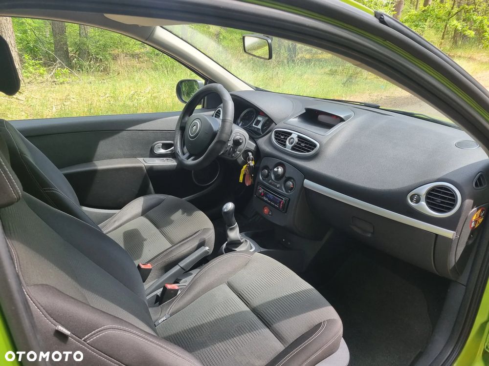 Renault Clio 1.2 16V Emotion - 6