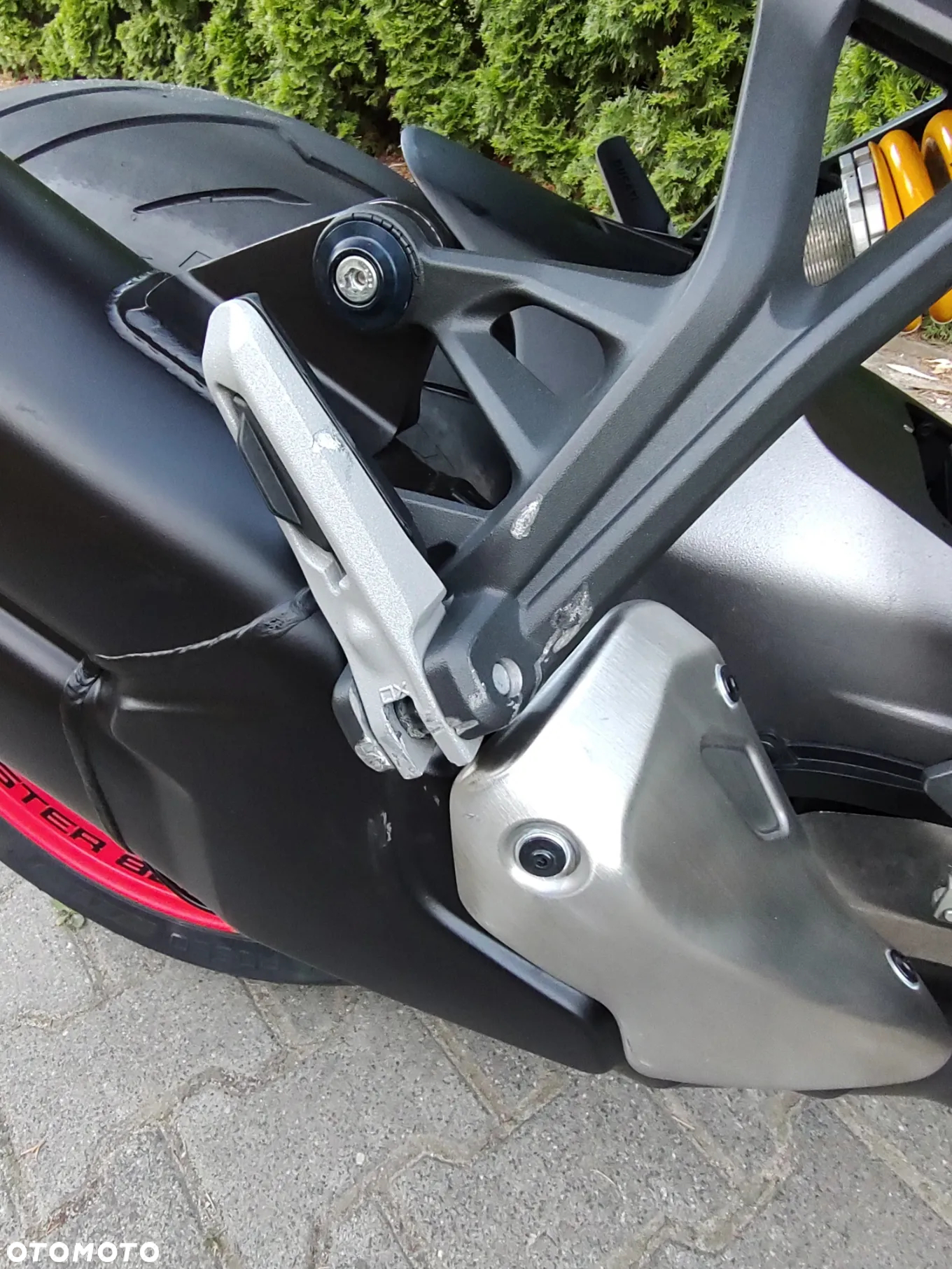Ducati Monster - 11