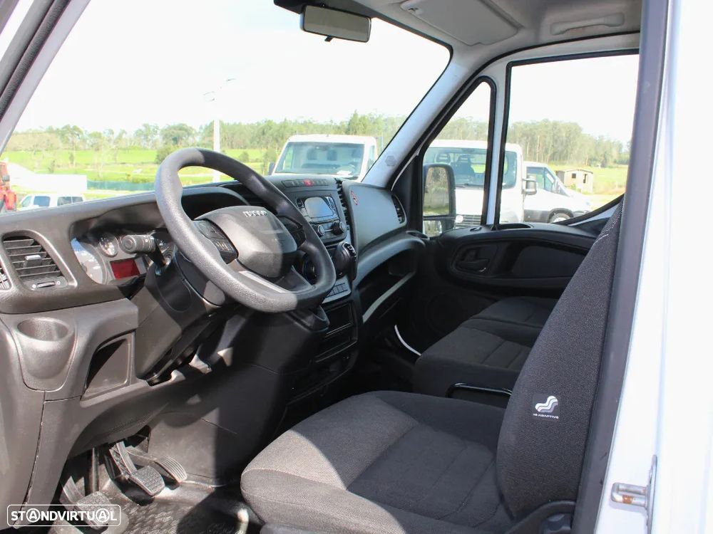 Iveco Daily Contentor com Plataforma Elevatoria e IVA - 13