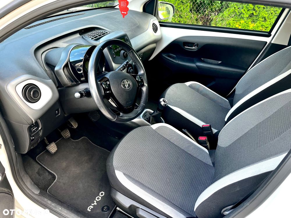 Toyota Aygo x-play - 6