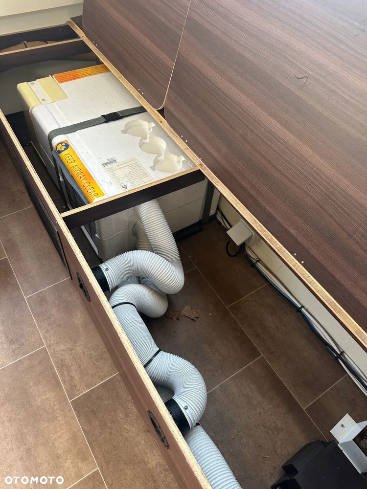 Burstner AVERSO 510 TK PLUS z klimą, napędem i przedsionkiem- 7 os. - 19