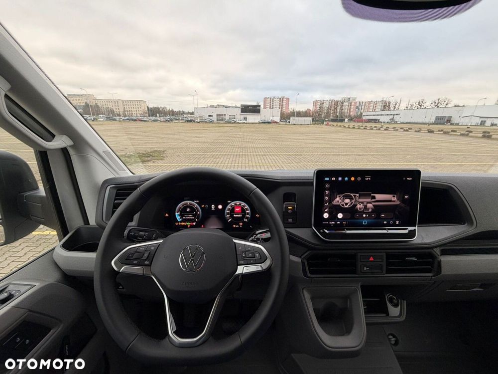 Volkswagen Crafter Crafter 35 Podwozie z pojedynczą kabiną silnik: 2,0 l EURO VI SCR 163 KM / skrzynia biegów: Przedni napęd automatyczna 8-biegowa rozstaw osi: 4490 mm - 11