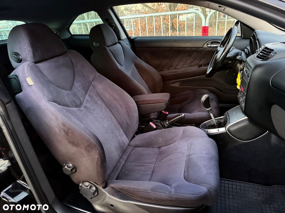 Alfa Romeo GT 2.0JTS Black Line - 28