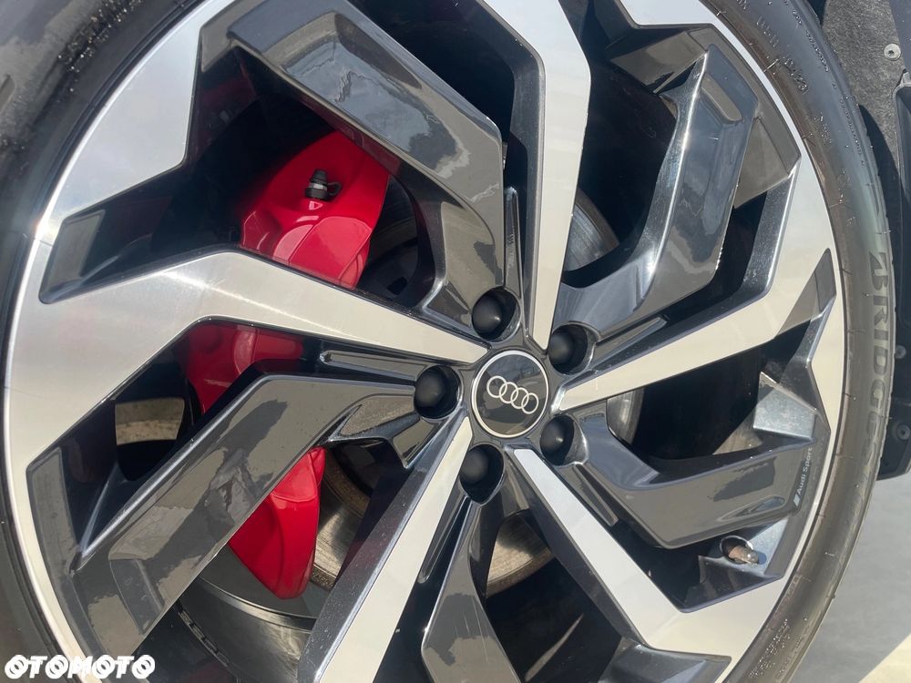 Audi Q8 Sportback e-tron - 16