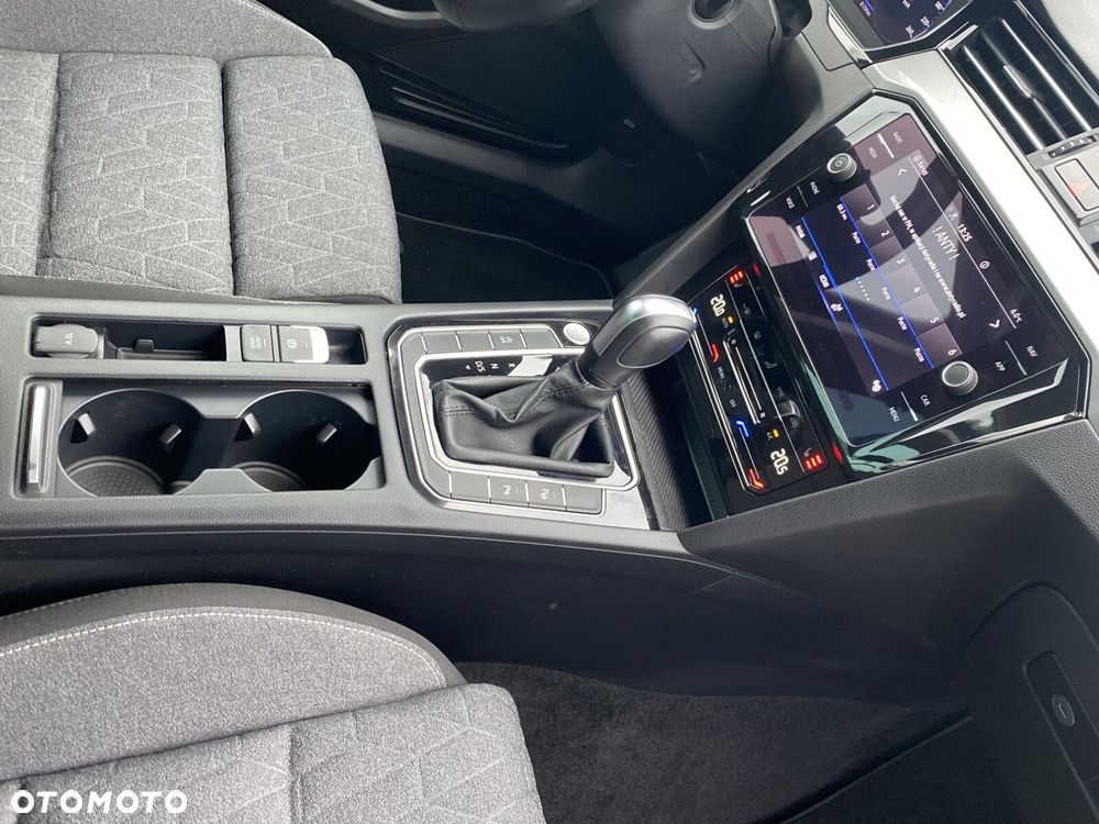 Volkswagen Passat - 27