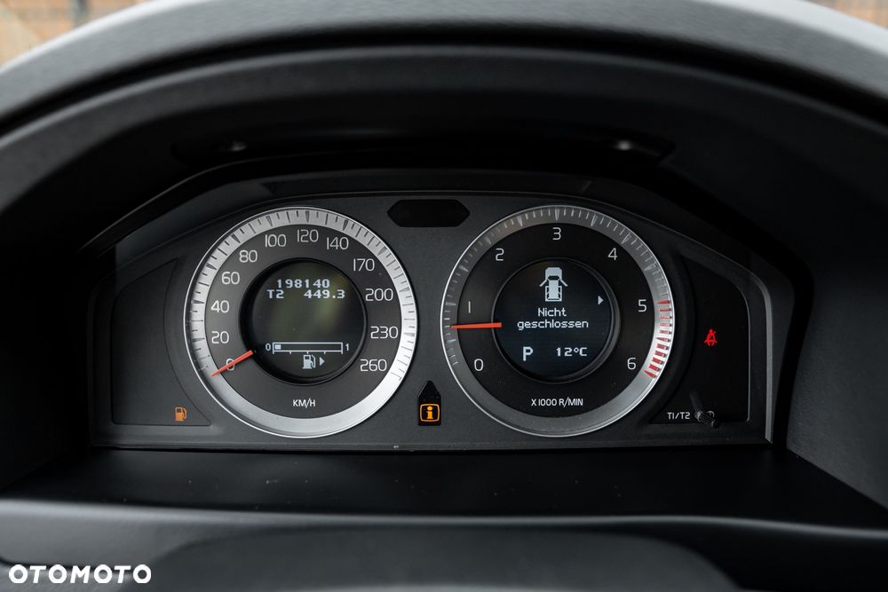 Volvo XC 70 D5 AWD Momentum - 27