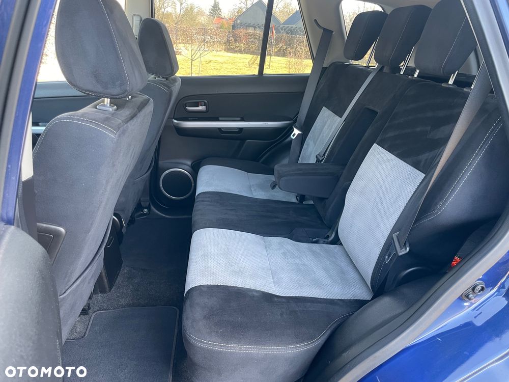 Suzuki Grand Vitara 2.0 Comfort Limited - 27