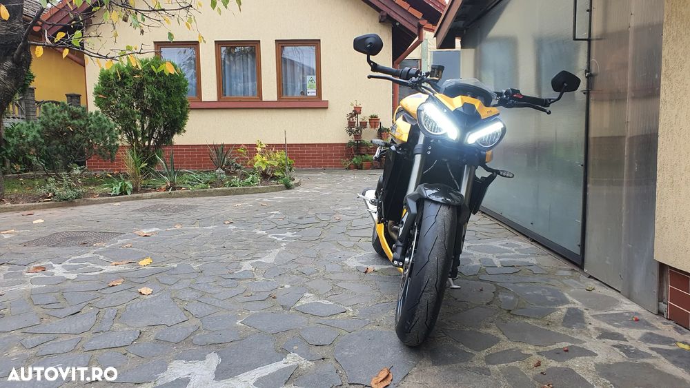 Triumph Street Triple 765RS - 16