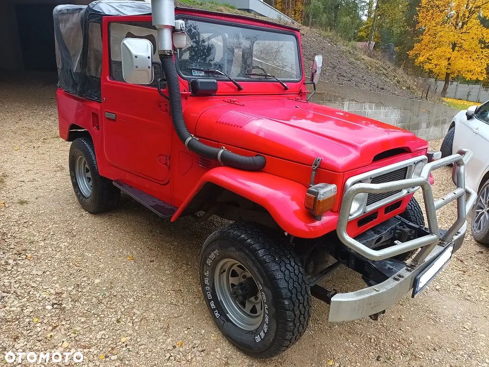 Toyota Land Cruiser - 1