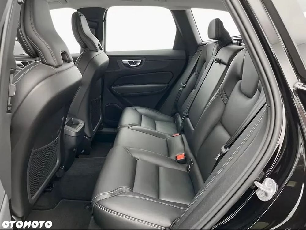 Volvo XC 60 B4 B Plus Dark - 17