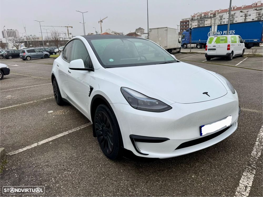 Tesla Model Y - 6