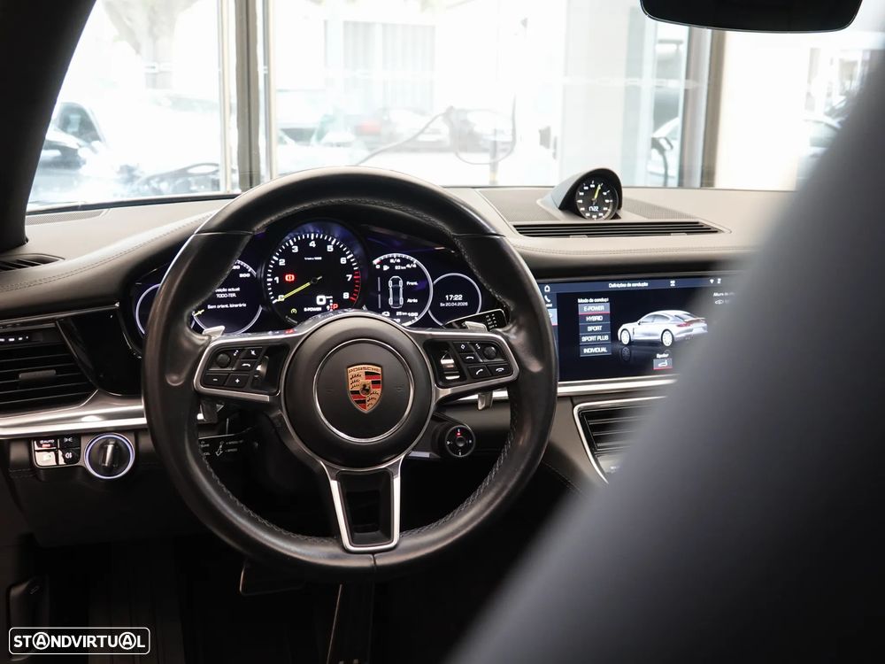 Porsche Panamera 4 E-Hybrid - 32