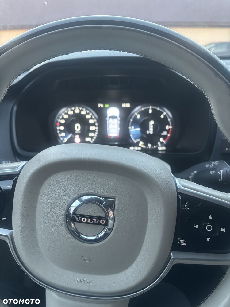 Volvo XC 90 - 5