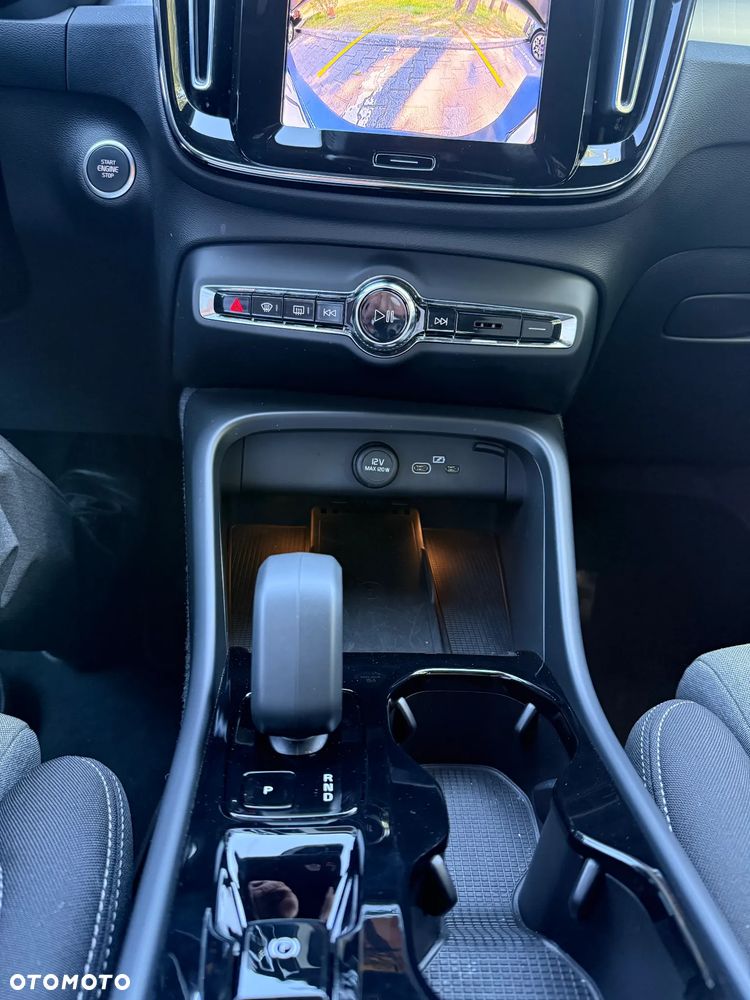 Volvo XC 40 B3 Plus Dark - 19