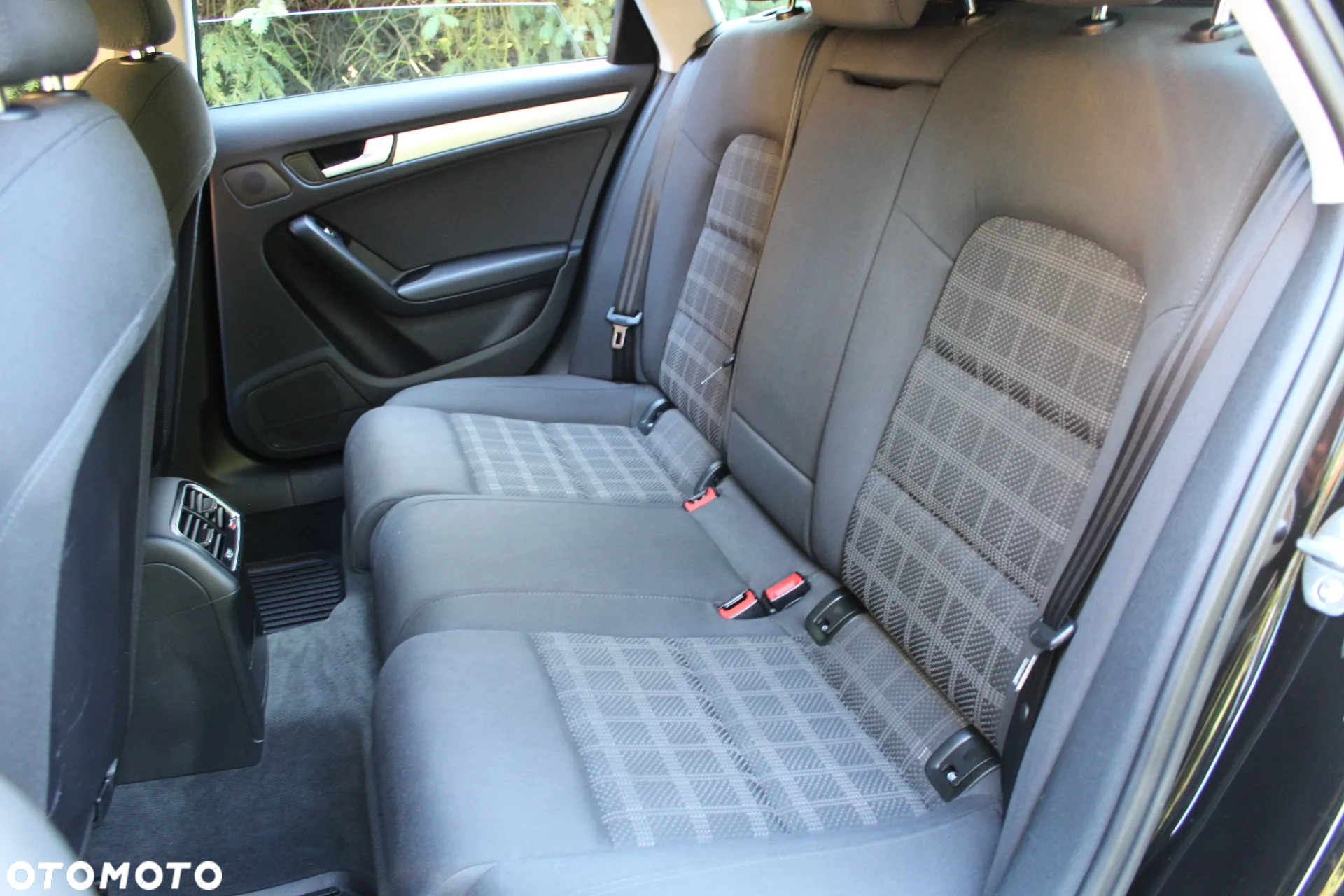 Audi A4 Avant 2.0 TDI quattro design - 8