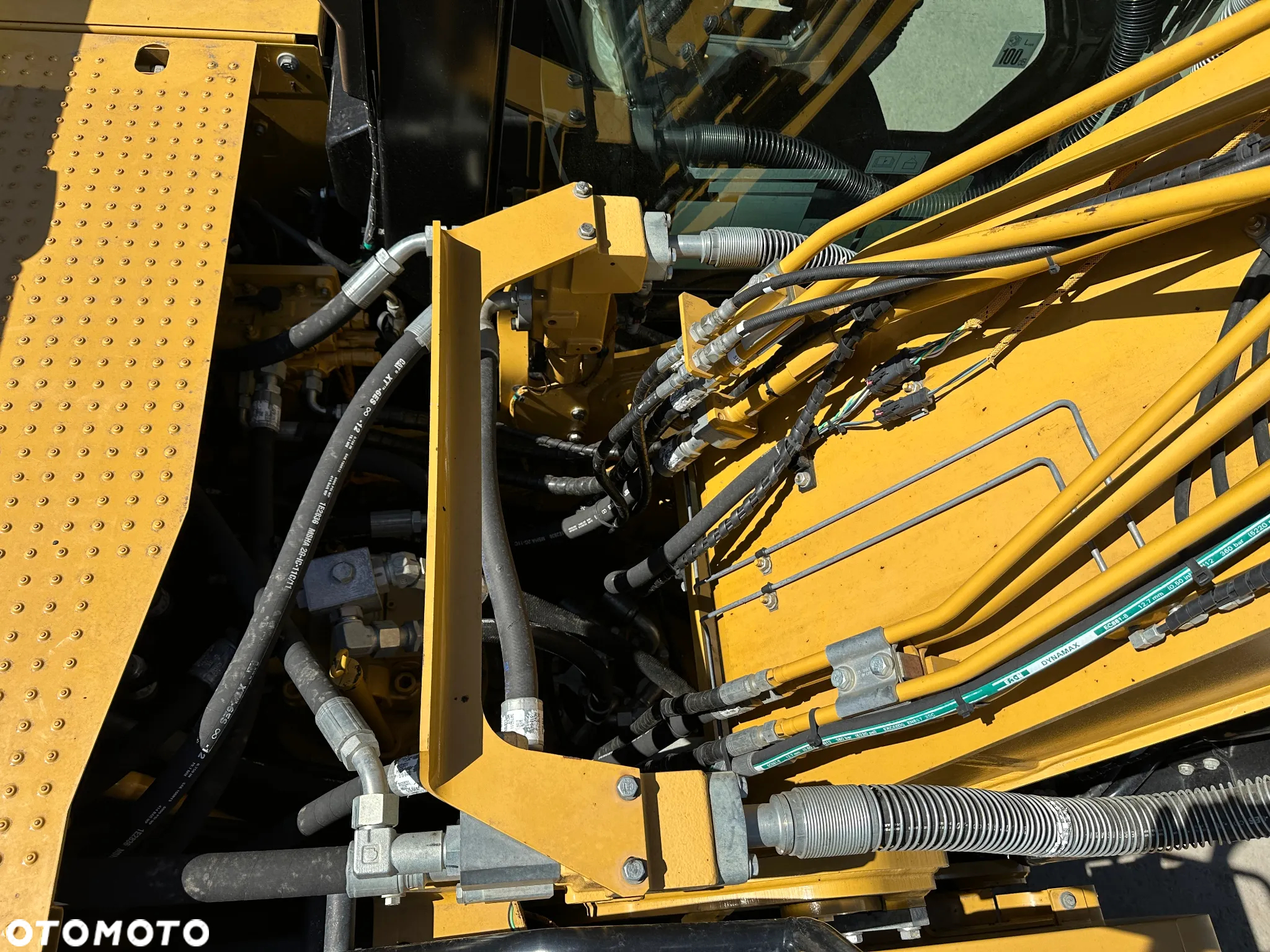 Caterpillar 323 - 29
