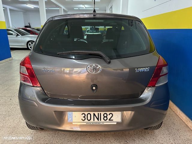 Toyota Yaris 1.0 VVT-i Comfort+P.Style - 8