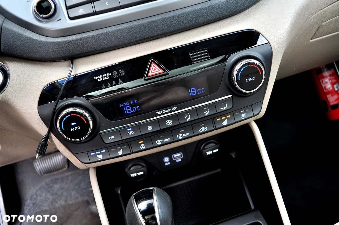 Hyundai Tucson 2.0 CRDi 4WD Automatik Advantage - 32