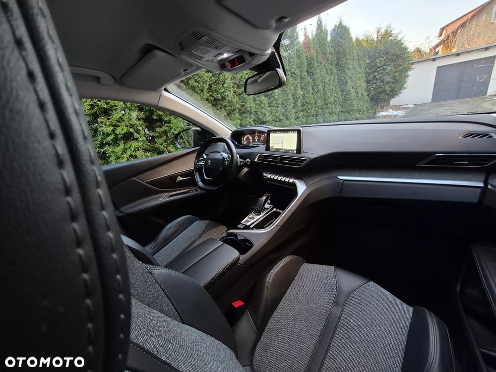 Peugeot 3008 1.6 PureTech GPF Allure S&S EAT8 - 19