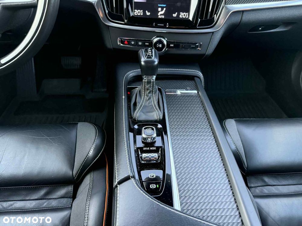 Volvo V90 Cross Country - 25