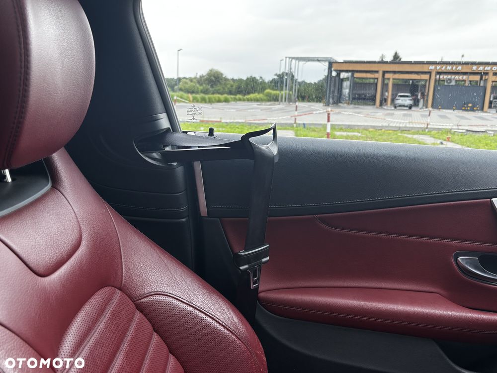 Mercedes-Benz Klasa C 300 7G-TRONIC Edition 1 - 24