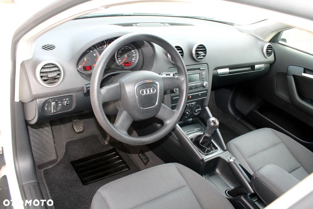 Audi A3 Sportback 1.6 Ambiente - 10