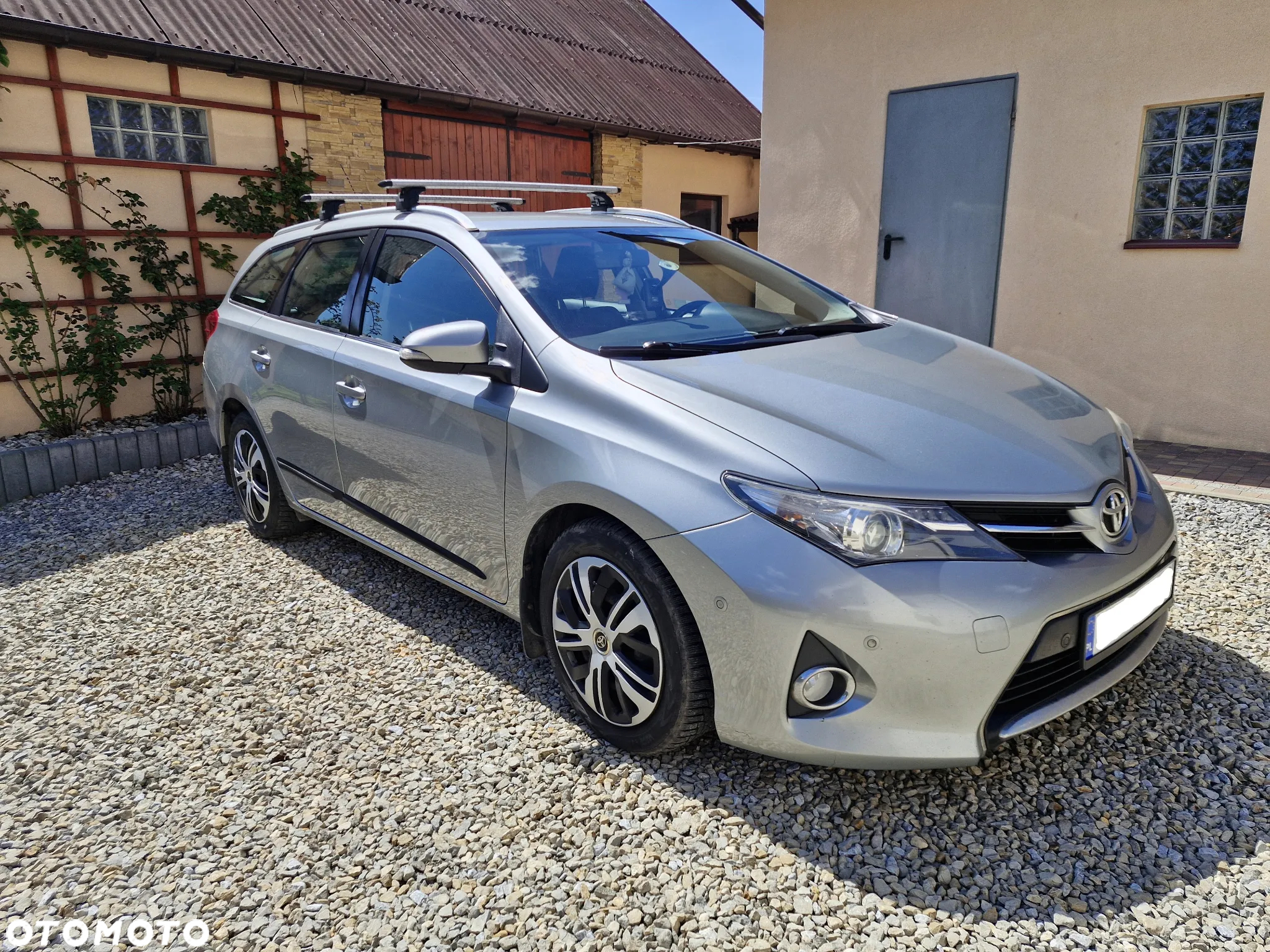 Toyota Auris 2.0 D-4D Premium - 2