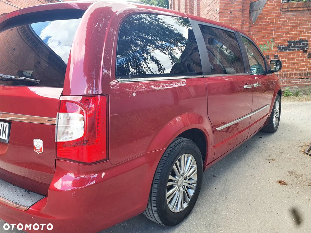 Chrysler Town & Country 3.6 Limited - 4
