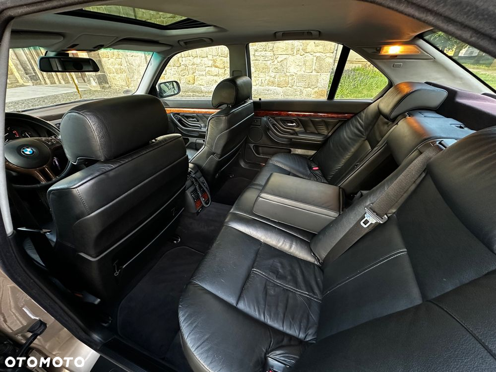 BMW Seria 7 735i - 13