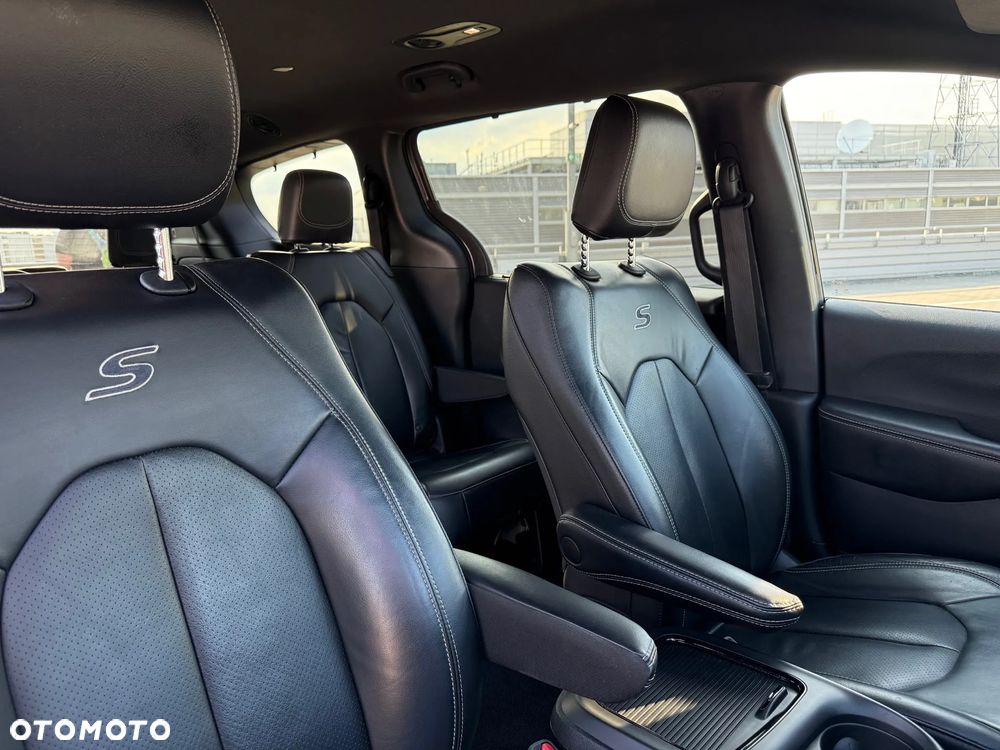Chrysler Pacifica - 1