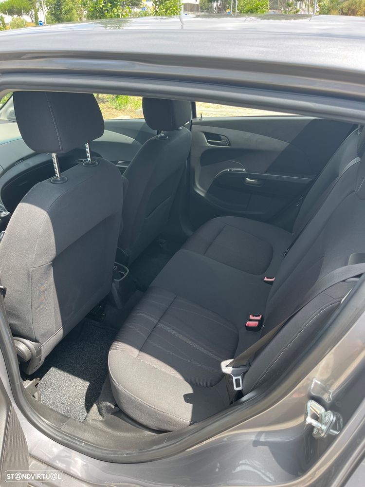 Chevrolet Aveo 1.2 LT - 12