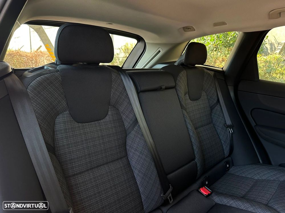 Volvo XC 60 2.0 T6 PHEV Core AWD - 9