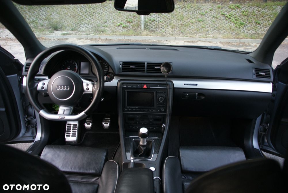 Audi RS4 Avant - 36