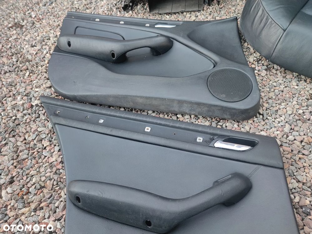 BMW E46 SEDAN ORYGINALNY KOMPLET FOTELI SKÓRZANYCH + KANAPA TYŁ SKŁADANA + BOCZKI EUROPA POD PODUSZKI AIR-BAG O NR. 52 20 8 214 940 / 52 20 8 214 970 / 52 10 8 214 910 OEM  W DOBRYM STANIE - 26