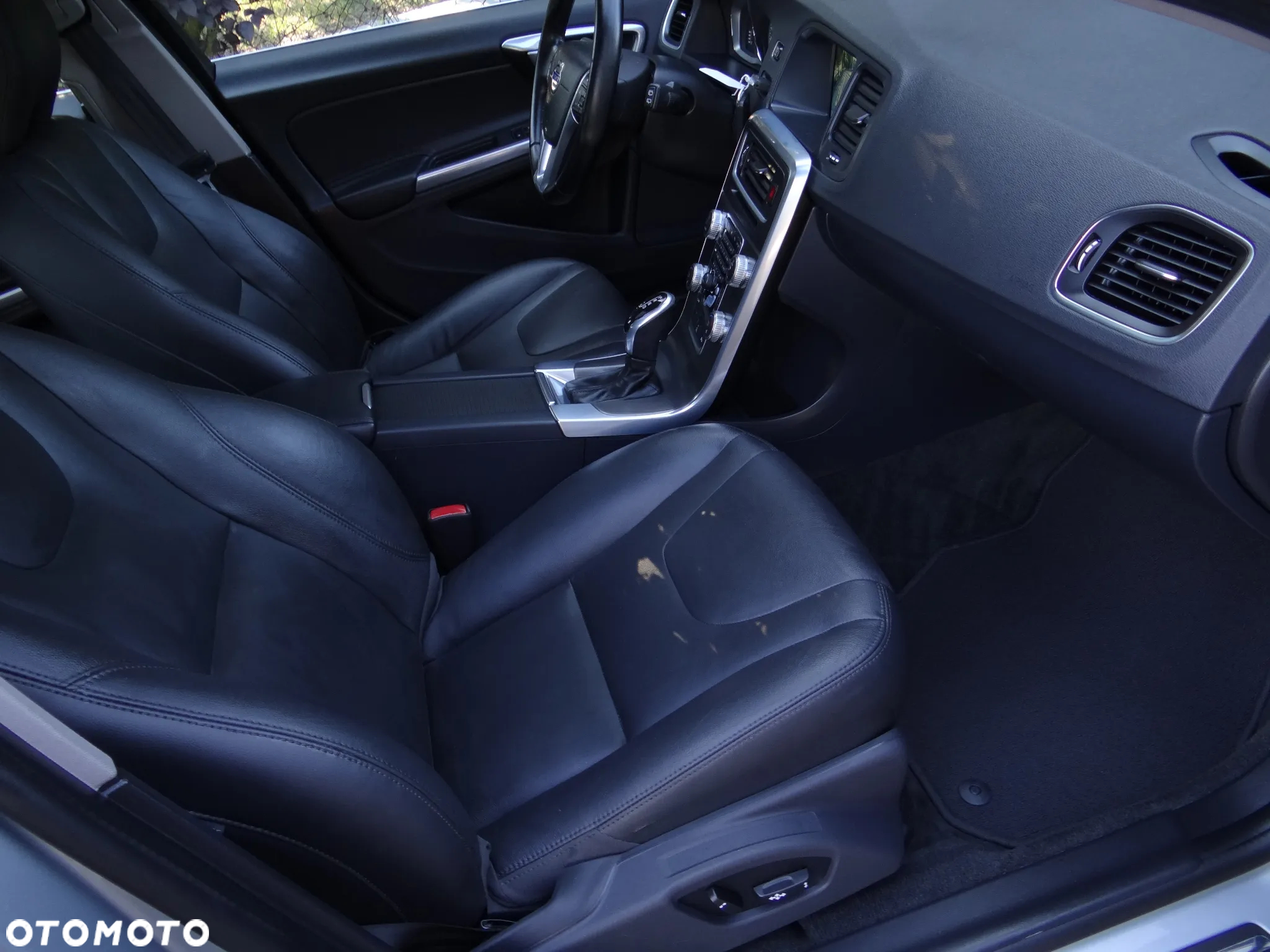 Volvo V60 D4 Geartronic Summum - 35