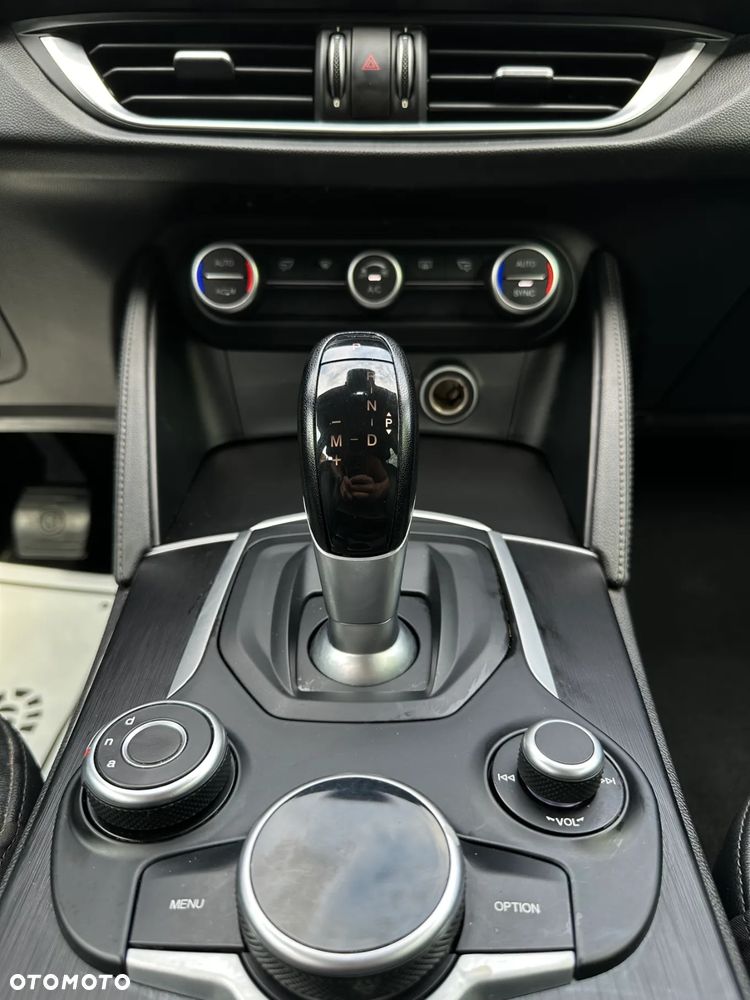 Alfa Romeo Stelvio 2.0 Turbo 16V AT8-Q4 Super - 23