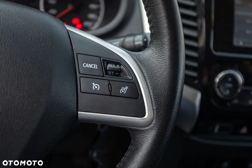 Mitsubishi L200 2.4 d DC Intense + - 26