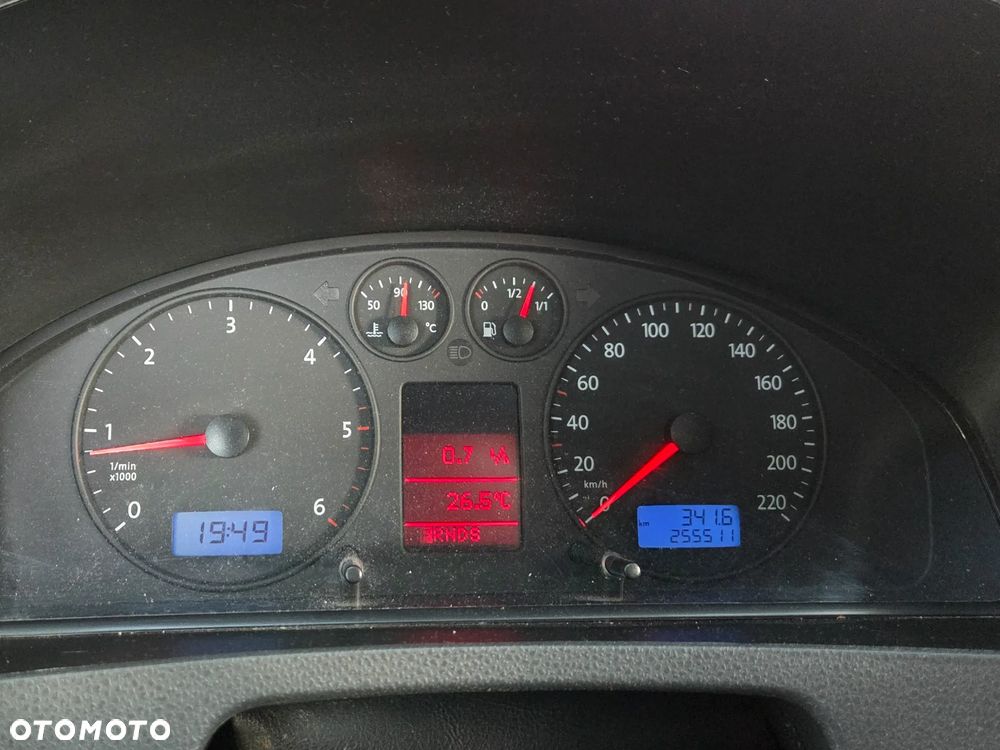Volkswagen Caravelle - 8