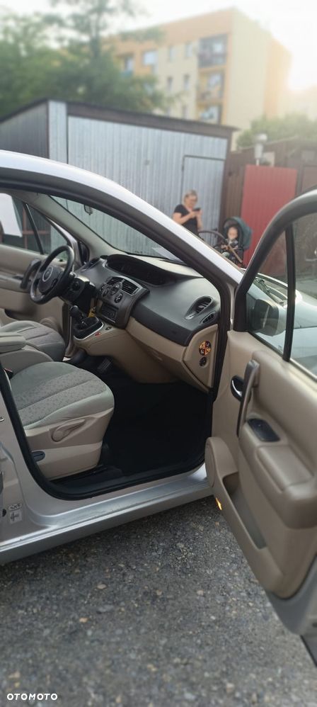 Renault Grand Scenic Gr 1.6 16V Confort Authentique - 14