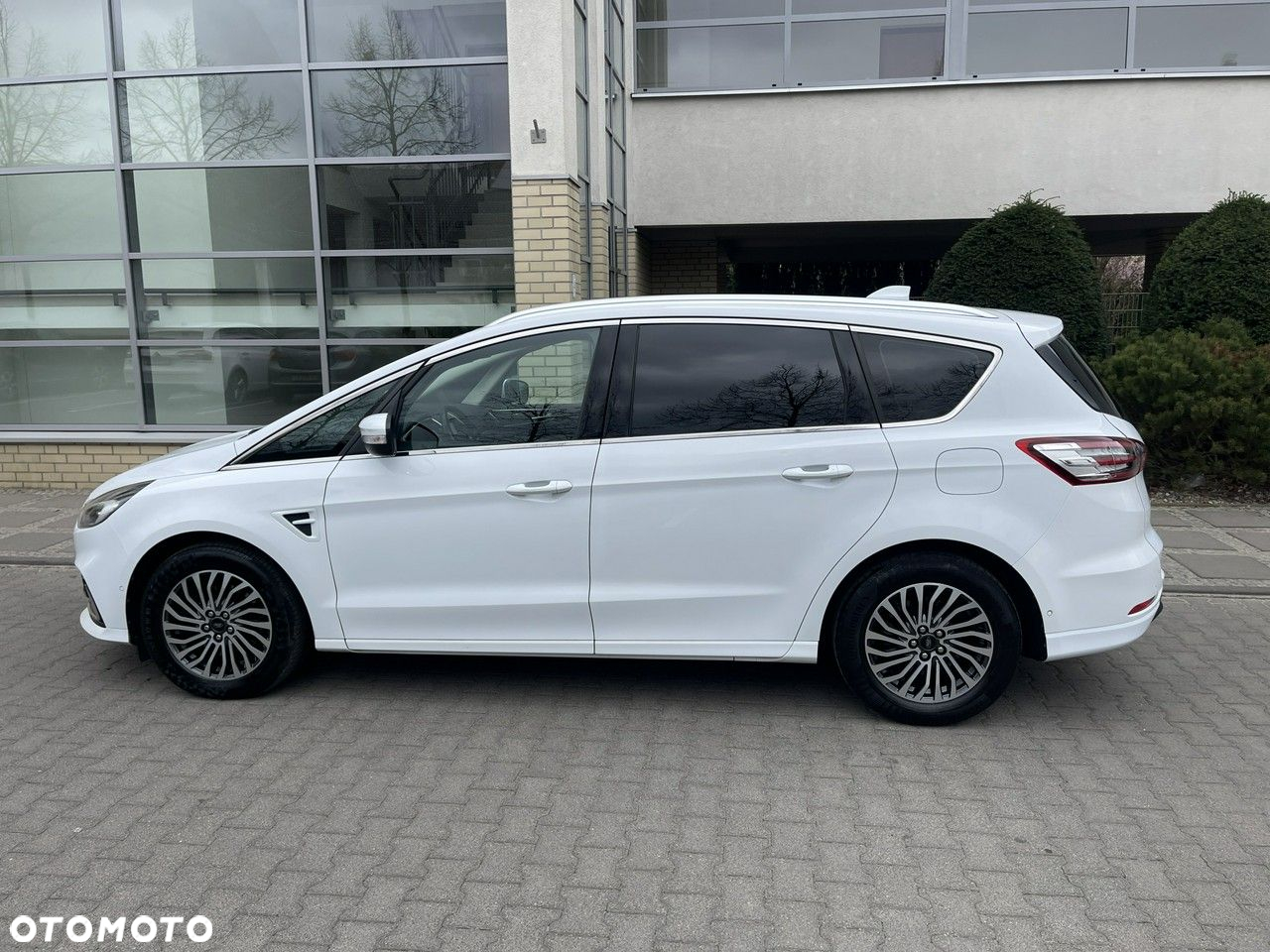Ford S-Max - 13