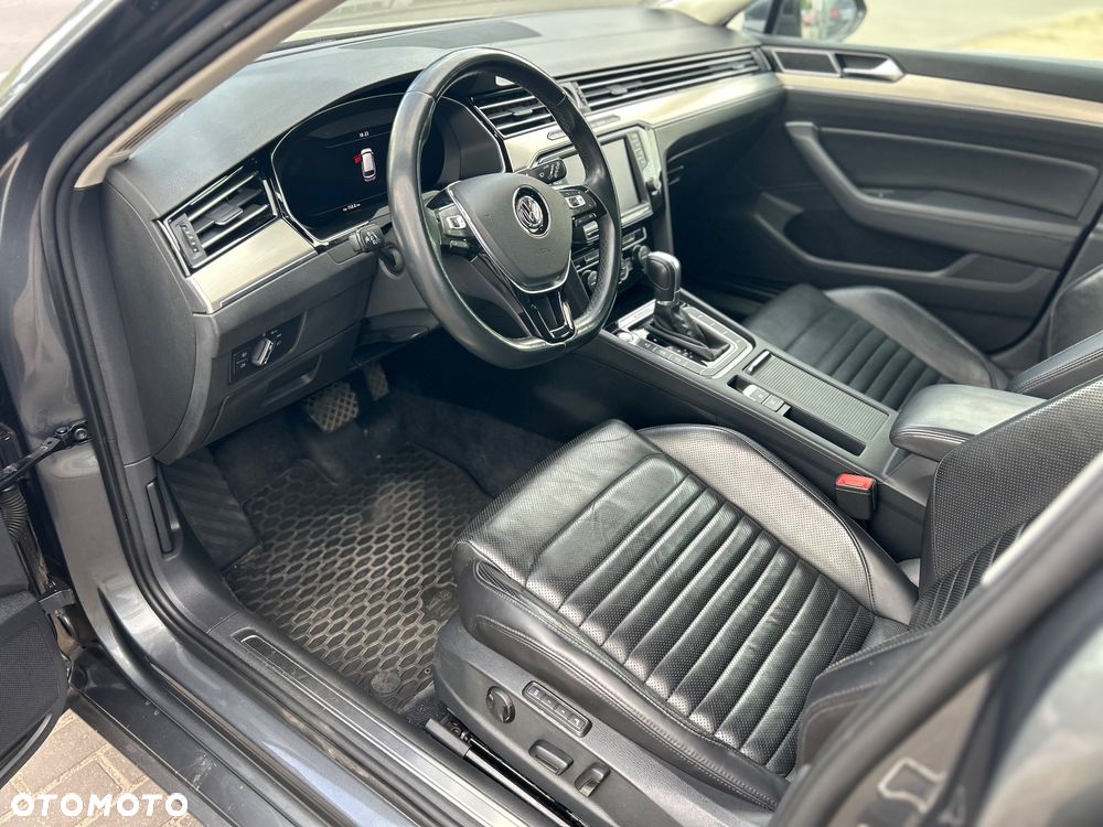 Volkswagen Passat 2.0 TDI SCR 4Motion DDG Highline - 9