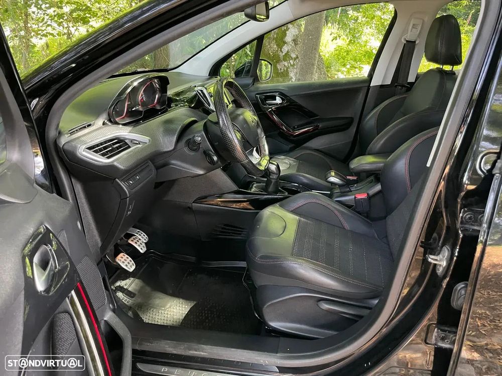 Peugeot 2008 1.2 PureTech GT Line - 23
