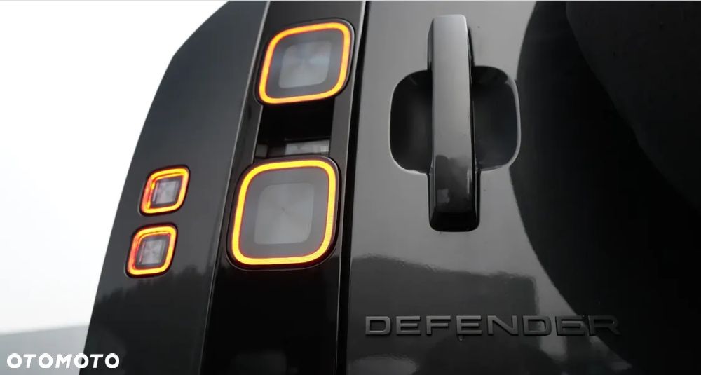 Land Rover Defender - 9