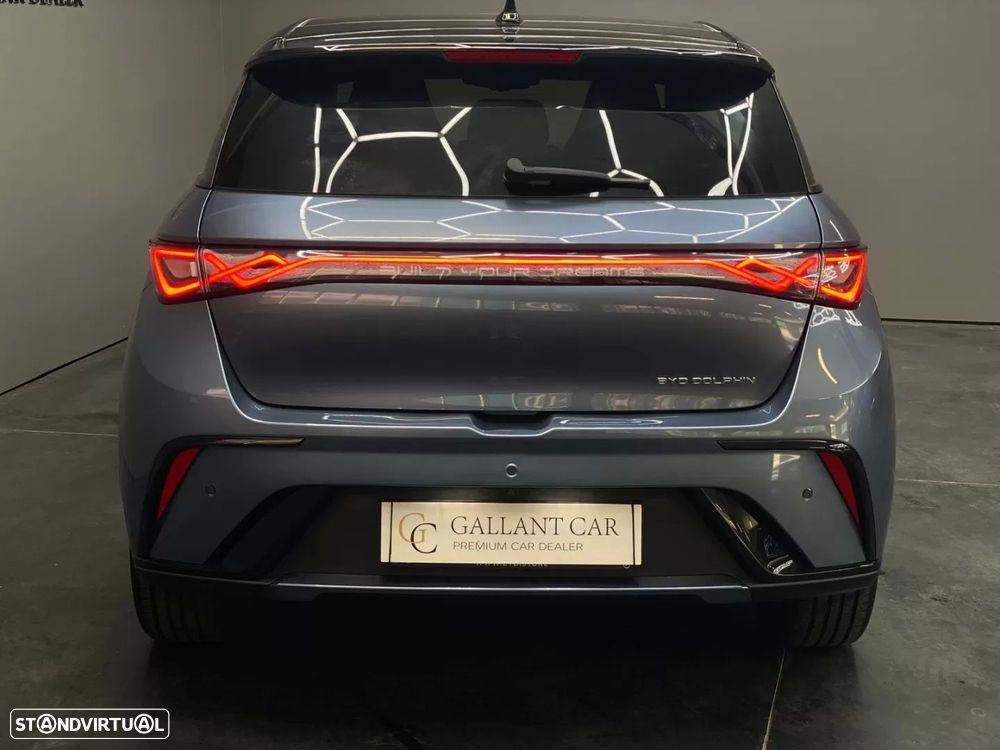 BYD Dolphin 60.4 kWh Design - 12
