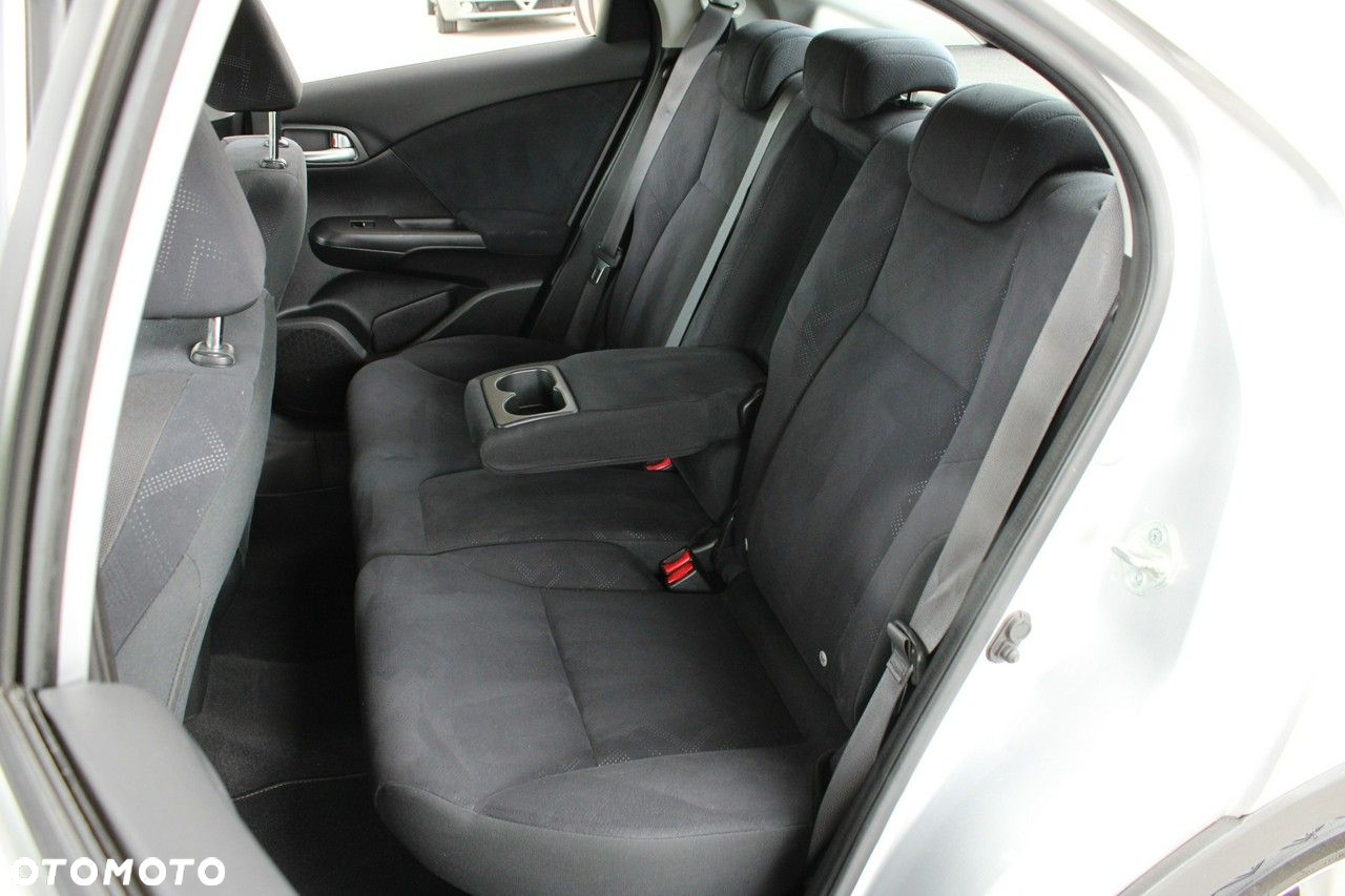 Honda Civic 1.8 i-VTEC Sport - 13